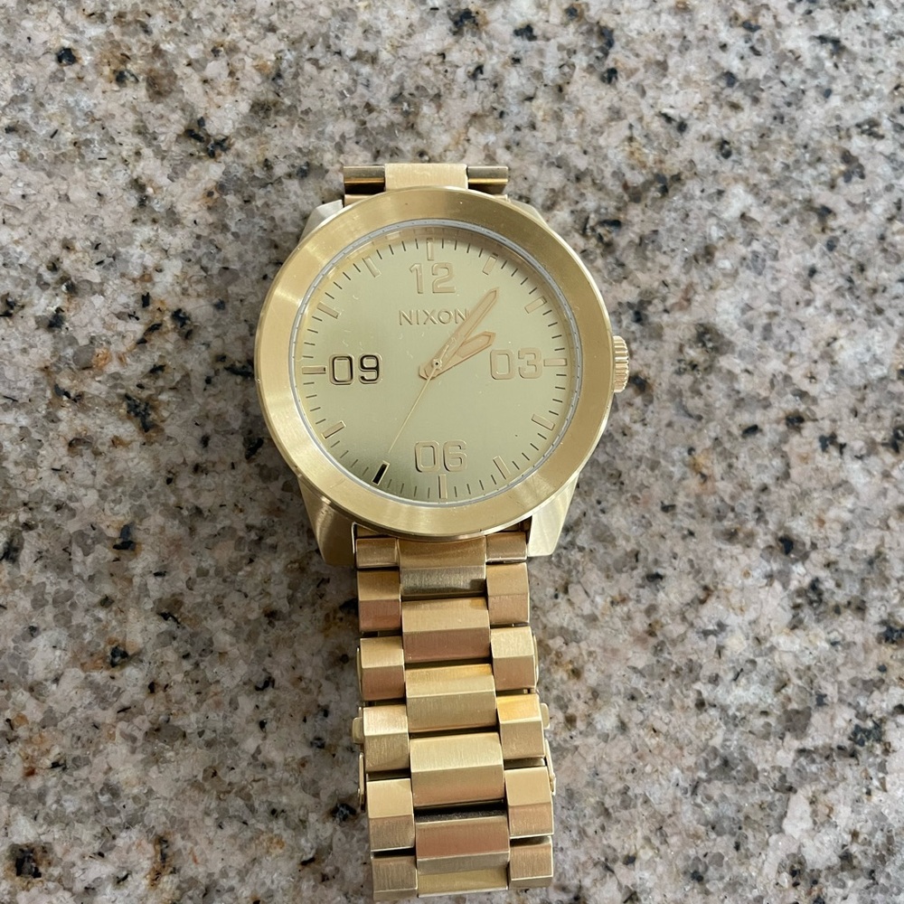 Nixon watch